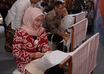 Perayaan Hari Batik Nasional 2023, Wury Ma’ruf Amin Ikut Membatik Bersama Yayasan Batik Indonesia
