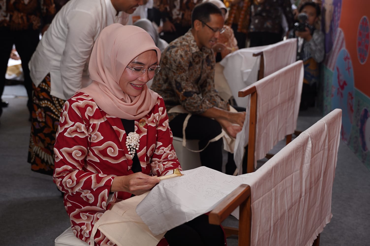 Perayaan Hari Batik Nasional 2023, Wury Ma’ruf Amin Ikut Membatik Bersama Yayasan Batik Indonesia