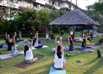 Bugar melalui Yoga dan Menikmati Oktoberfest Terlama di Nikko Bali Benoa Beach Hotel