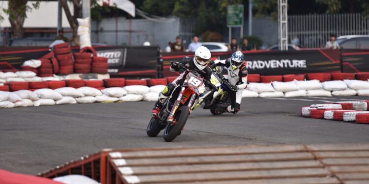 Sisihkan Dua Riders Dunia, Tommy Salim Terdepan Pole Position di SuperAdventure International Supermoto 2023