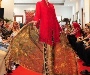 Peringati Hari Batik Nasional, Danar Hadi Gelar Fashion Show Rukmasara