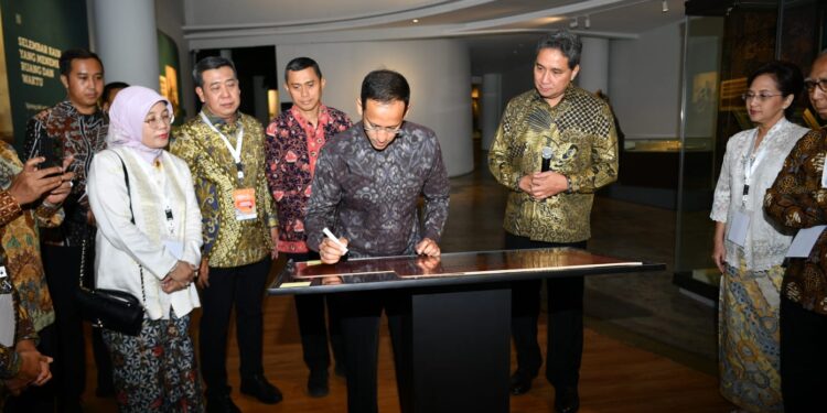 Peringati Hari Batik Nasional, Mendikbduristek Resmikan Museum Batik Indonesia