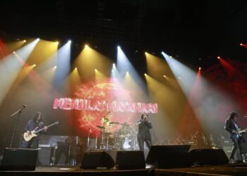 God Bless Unjuk Eksistensi di Konser 50 Tahun