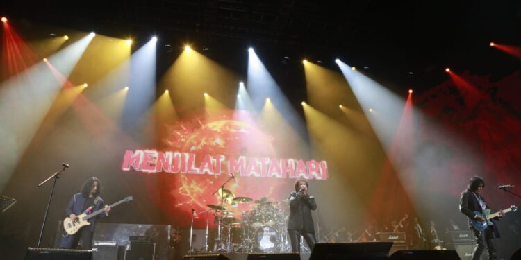 God Bless Unjuk Eksistensi di Konser 50 Tahun