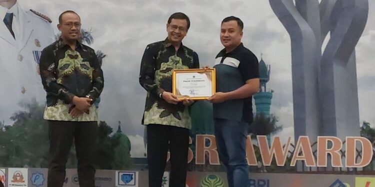 Tingkatkan Literasi Digital Masyarakat Madura, XL Axiata Raih CSR Award dari Pemkab Pamekasan