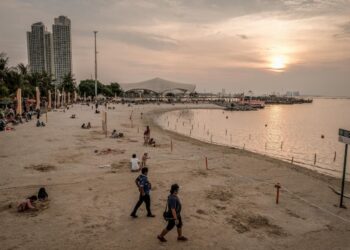 Libur Natal dan Tahun Baru, Menparekraf Imbau Masyarakat Waspadai Kenaikan Angka COVID-19