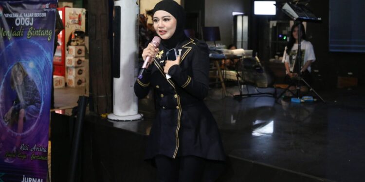 Kebanggaan Jenita Janet ‘Menempa’ Olah Vokal 3 ODGJ hingga Rilis Single Perdana