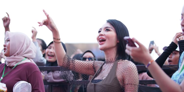 Pekan Gembira Ria Parkir Barat JIExpo, Dangdut Ambyar dan Ska Bergema Berpadu Tinju Selebritis