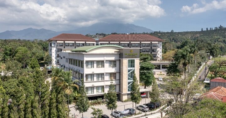 The Green Peak, Artotel Curated Hotel, Sajikan Pemandangan Sawah dan Pegunungan di Puncak