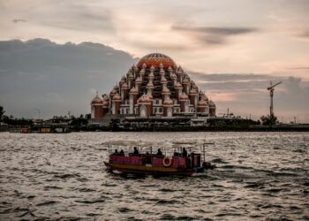 Ini Pilihan Wisata Religi Sembari Mengagumi Keindahan Arsitektur Masjid di Indonesia