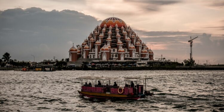 Ini Pilihan Wisata Religi Sembari Mengagumi Keindahan Arsitektur Masjid di Indonesia