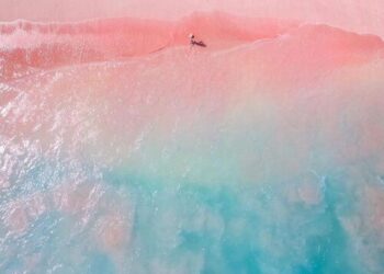 Pink Beach, Labuan Bajo Salah Satu Pantai Terbaik Dunia, Ini Kata Sandiaga Uno