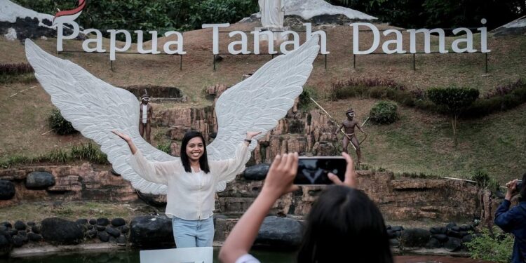 Pergerakan Wisnus Diprediksi 193,6 juta orang, Menparekraf: Dorong Pengelola Wisata Antisipasi Kepadatan Libur Lebaran 2024