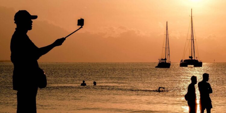 Pastikan Kesiapan Destinasi Libur Lebaran 2024, Kemenparekraf Ingatkan Pemda dan Pelaku Pariwisata Hal Ini