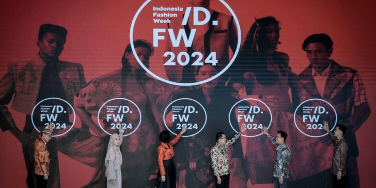 Indonesia Fashion Week 2024 Libatkan 300 Desainer Angkat Wastra Keindahan Nusantara