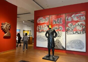 Butet Kartaredjasa Ungkap Refleksi Sosial Lewat Pameran Bertajuk Melik Nggendong Lali