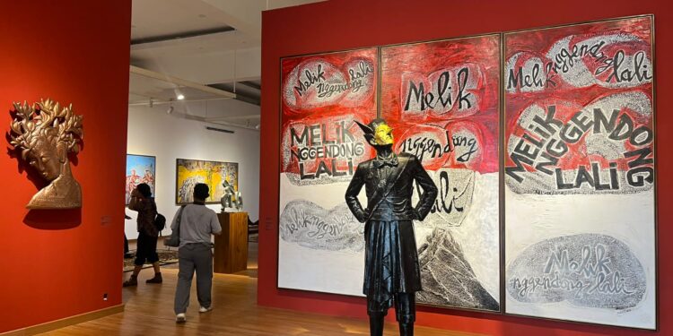 Butet Kartaredjasa Ungkap Refleksi Sosial Lewat Pameran Bertajuk Melik Nggendong Lali