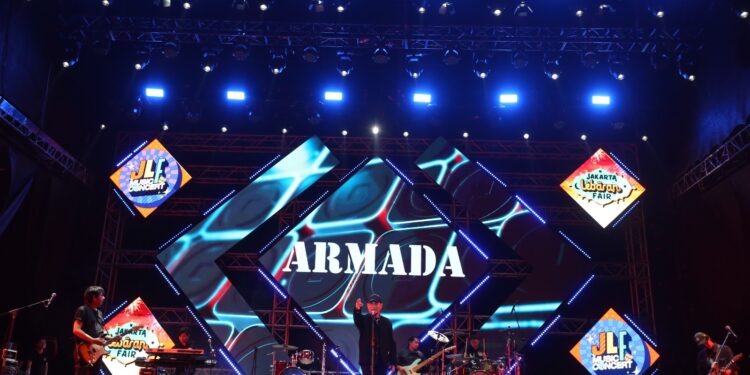 Armada Band Gugah Semangat Penonton JLF Music Concert