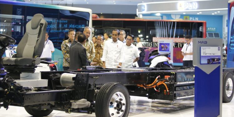 PEVS 2024 Semakin Semarak dengan Kedatangan Presiden Jokowi, Atraksi Motor Listrik hingga Panggung Musik