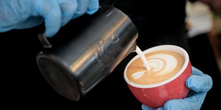 Barista dan F&B Enthusiast Ditantang Ikuti Barista Innovation Challenge 2024