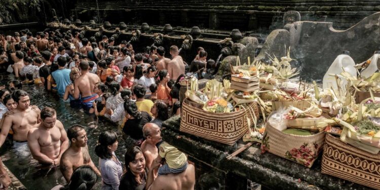 Upacara Melukat Awali Rangkaian World Water Forum ke-10