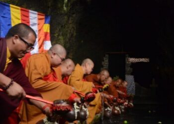 Air Berkah Waisak Umbul Jumprit Simbol Kejernihan Hati Umat Buddha