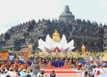 Waisak 2568 BE, Rombongan Biksu Thudong Tiba di Candi Borobudur