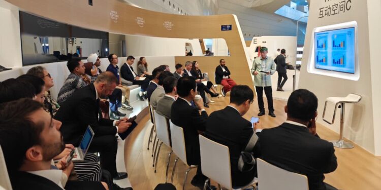 Menparekraf Hadiri “Annual Meeting of The New Champions 2024″ di Tiongkok, Beberkan Praktik Berkelanjutan Parekraf Indonesia