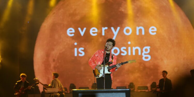 Pamungkas Mengaduk-aduk Perasaan Penonton Jakarta Fair Music Concert
