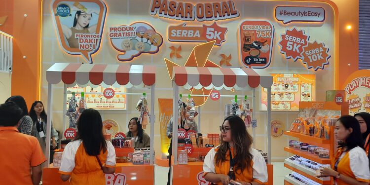 Salsa Cosmetic Buka Pasar Obral di Jakarta Fair