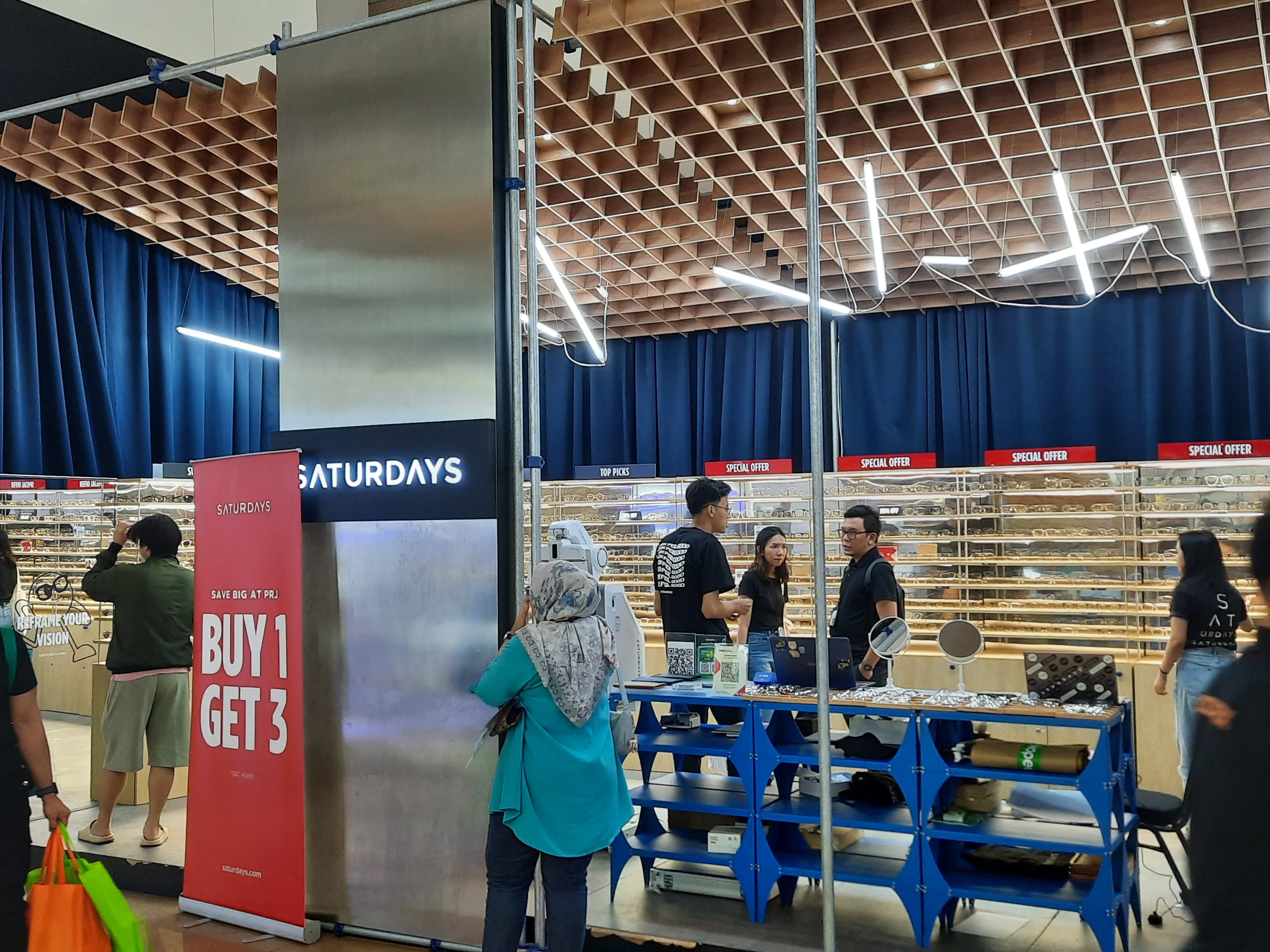 Cari Kacamata? Saturdays Optik di Jakarta Fair Kasih Frame Gratis 
