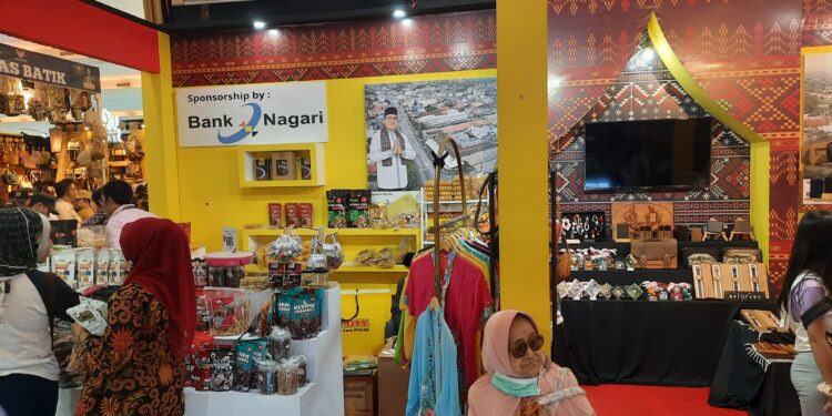 Sedapnya Dendeng Daun Singkong di Paviliun Sumbar Jakarta Fair