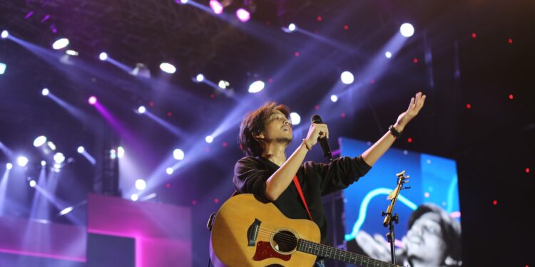Fiersa Besari Hanyutkan Rasa di Jakarta Fair Music Concert