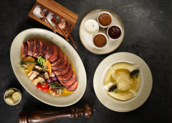 Justus Steakhouse Buka Outlet ke-13, Sajikan Kenikmatan 1000 Gram Roasted Black Angus Beef Tenderloin