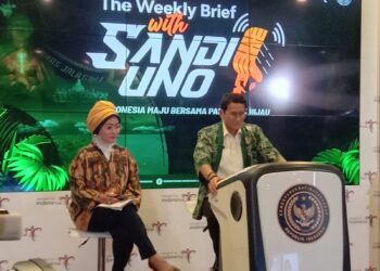 Rupiah Melemah, Kemenparekraf Ajak Masyarakat Liburan di Indonesia Aja