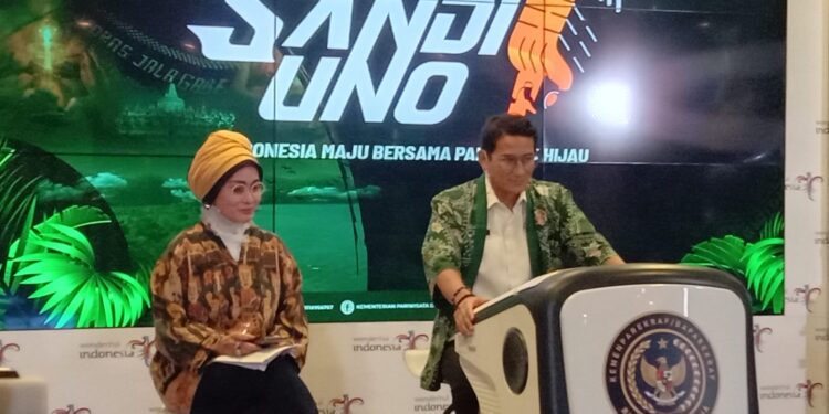 Rupiah Melemah, Kemenparekraf Ajak Masyarakat Liburan di Indonesia Aja