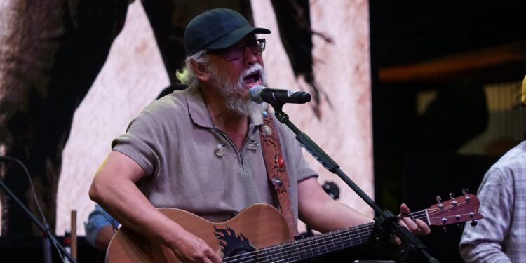 Iwan Fals Rayakan Satu Dekade Album “Raya”