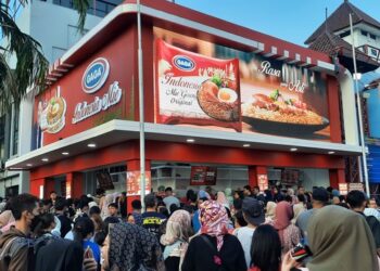 Rela Antre Demi Makan Mie Gaga Sepuasnya!