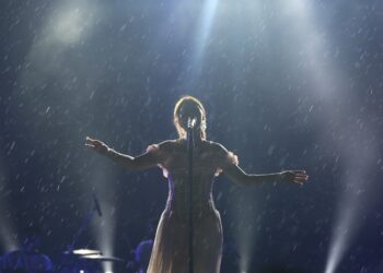 Diguyur Hujan, Nadin Amizah Ciptakan Nuansa Syahdu Jakarta Fair