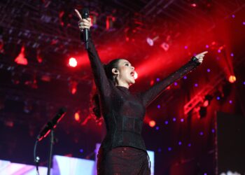 Wow, Raisa Akui Makan Kerak Telor Kali Pertama di Jakarta Fair