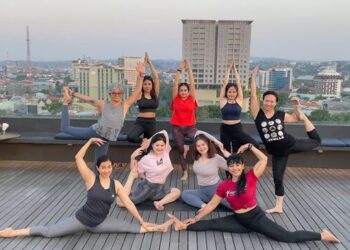 Suara Gempita Nusantara, Sunset Flow Yoga di ARTOTEL Gajahmada Semarang