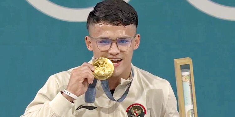 Luar Biasa! Rizki Juniansyah Angkat Besi,  Sumbang Emas Kedua Indonesia di Olimpiade Paris 2024