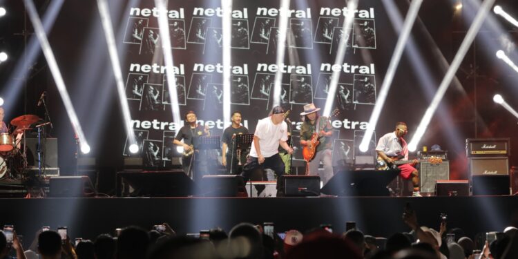 Netral 92 feat. Gugun Blues Shelter Buat Beda The 90’s Festival
