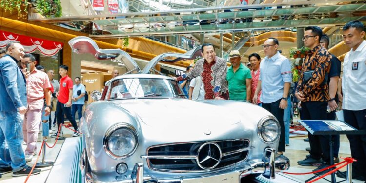 Tuksedo Studio Bali Unjuk Karya Modifikasi Mobil Klasik di Legendary Automobile Showcase-An Exhibition of Elegance