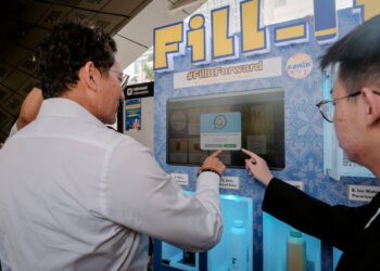 Keren, “Fill It” Mesin Refill Karya KOMIB Pertama Ada di Halte Transjakarta Bundaran HI