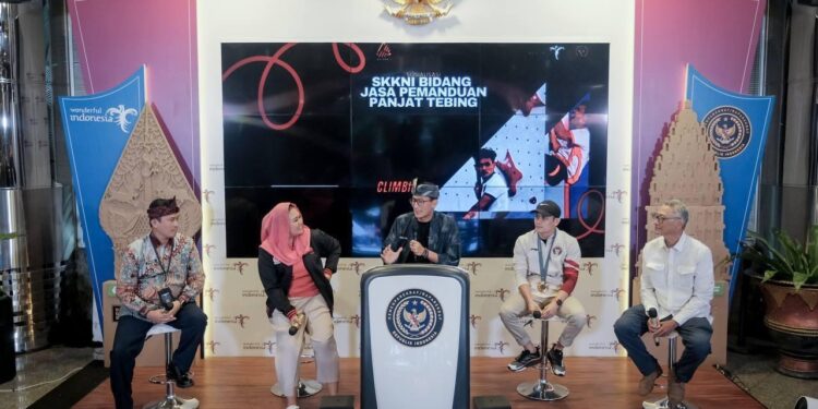 Sinergi Kemenparekraf-FPTI Terapkan SKKNI Bidang Jasa Pemanduan Panjat Tebing