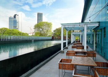 Holiday Inn Express Jakarta International Expo, Lengkapi Fasilitas Kolam Renang Terbaru Berdesain Modern dan Estetik