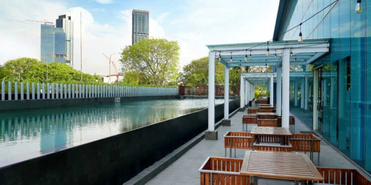 Holiday Inn Express Jakarta International Expo, Lengkapi Fasilitas Kolam Renang Terbaru Berdesain Modern dan Estetik