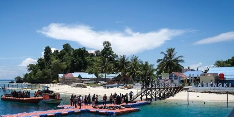 Menparekraf Tutup Rangkaian ADWI 2024 di Desa Wisata Labengki Sultra