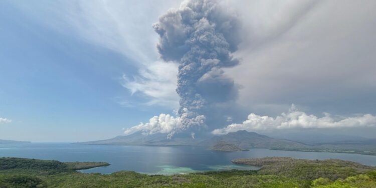 Erupsi Lewotobi Laki-laki NTT, Kemenpar Aktifkan TIC BPOLBF Bagi Wisatawan